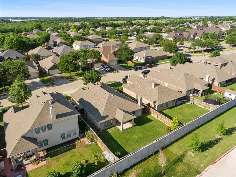 820 Austin Ln, Lavon, TX 75166