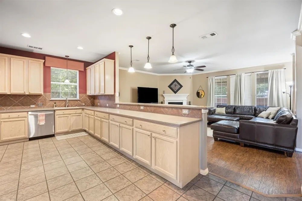 6317 Bear Run Rd, The Colony, TX 75056