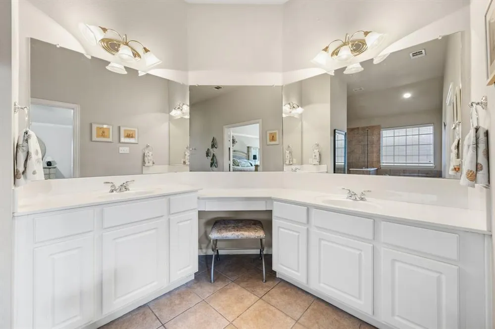 6317 Bear Run Rd, The Colony, TX 75056