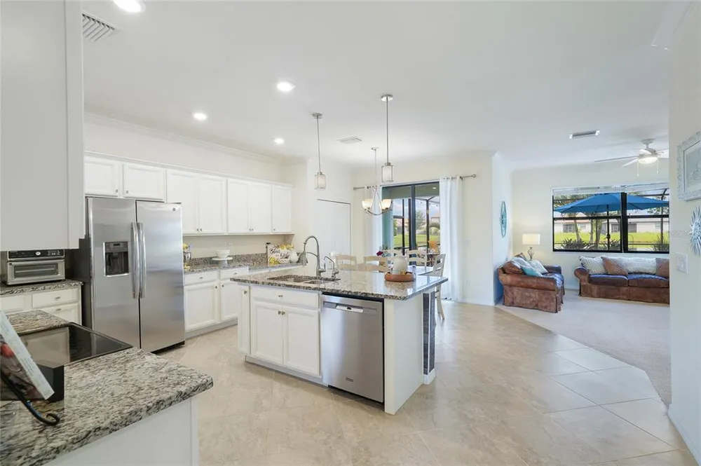 517 Mimosa Ct, Bradenton, FL 34212