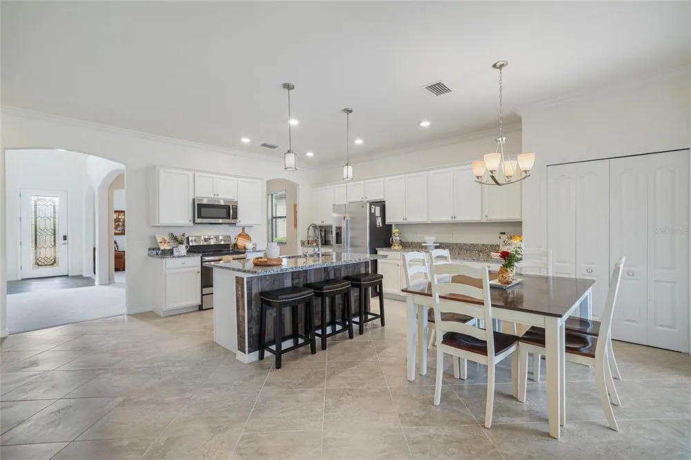 517 Mimosa Ct, Bradenton, FL 34212