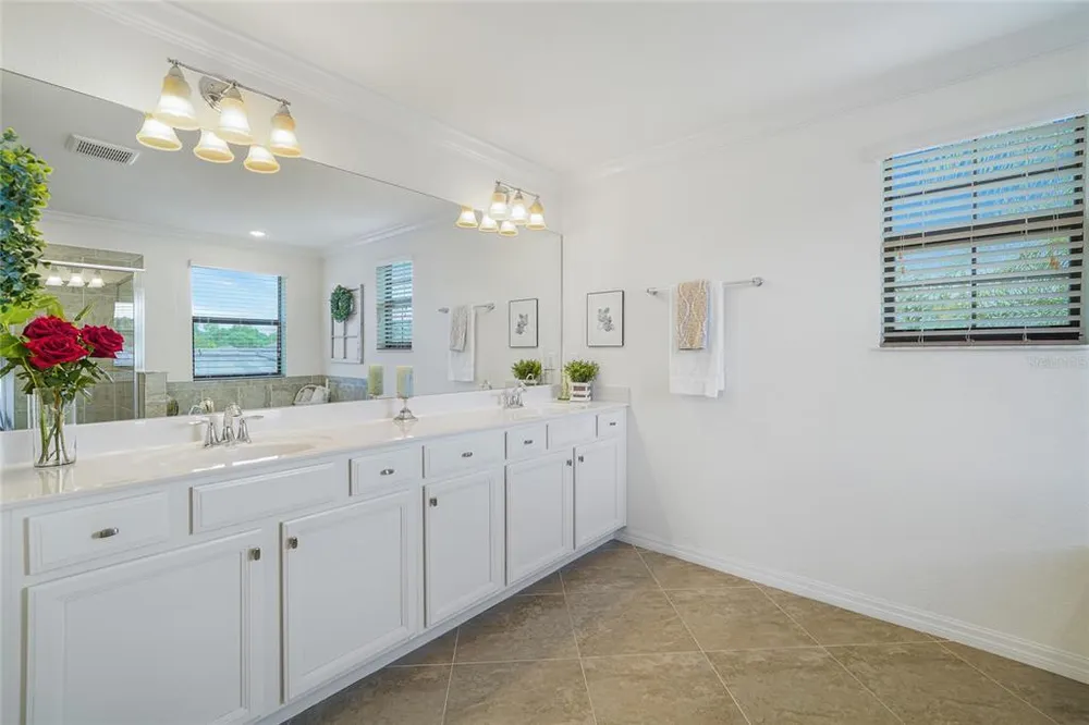 517 Mimosa Ct, Bradenton, FL 34212