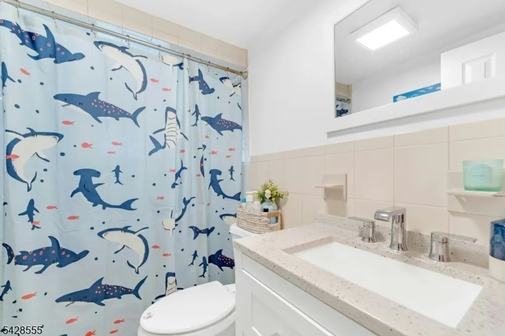 31 Roome St, Lincoln Park, NJ 07035