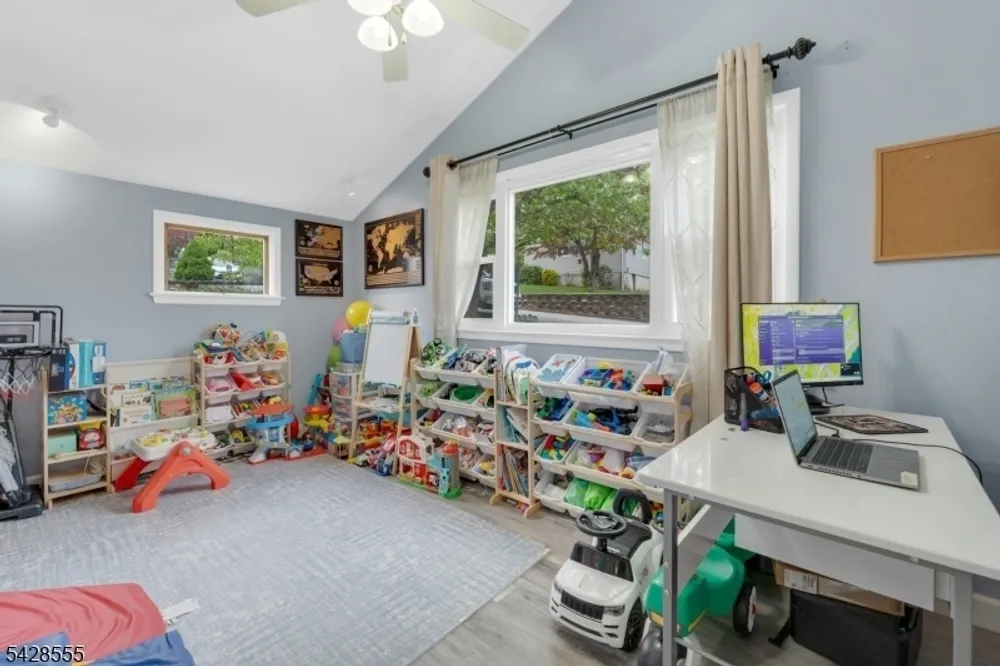 31 Roome St, Lincoln Park, NJ 07035