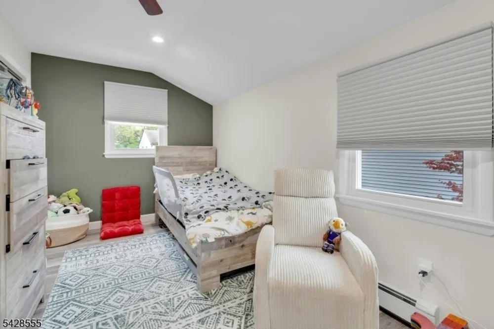 31 Roome St, Lincoln Park, NJ 07035