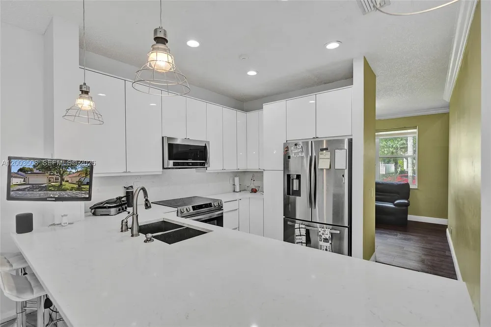 636 Sand Creek Cir, Weston, FL 33327