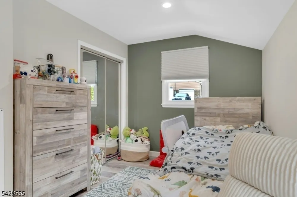 31 Roome St, Lincoln Park, NJ 07035