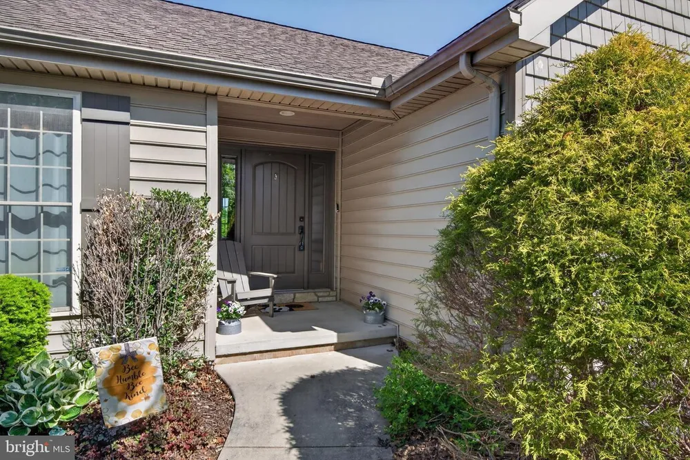 1241 Shadowbrooke Dr, Dover, PA 17315