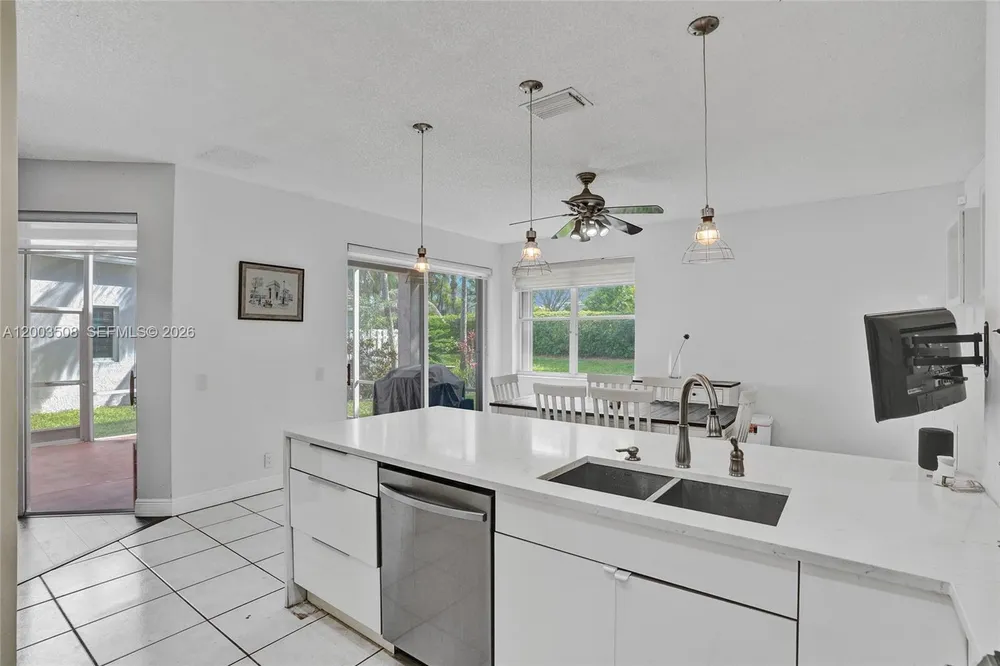 636 Sand Creek Cir, Weston, FL 33327