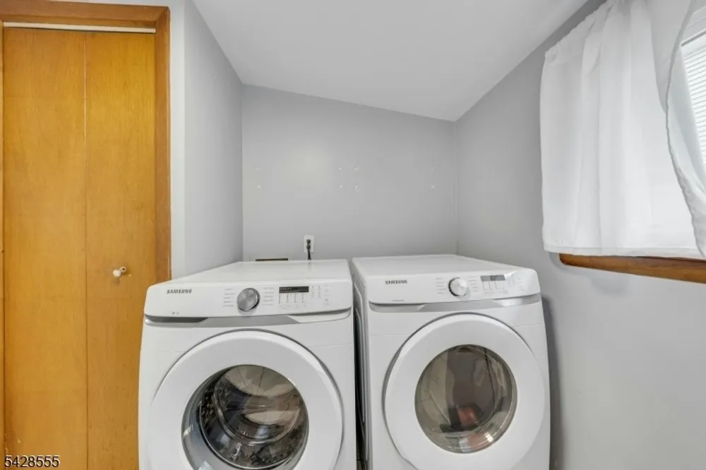31 Roome St, Lincoln Park, NJ 07035