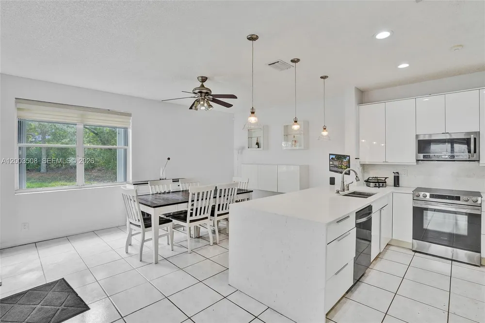 636 Sand Creek Cir, Weston, FL 33327
