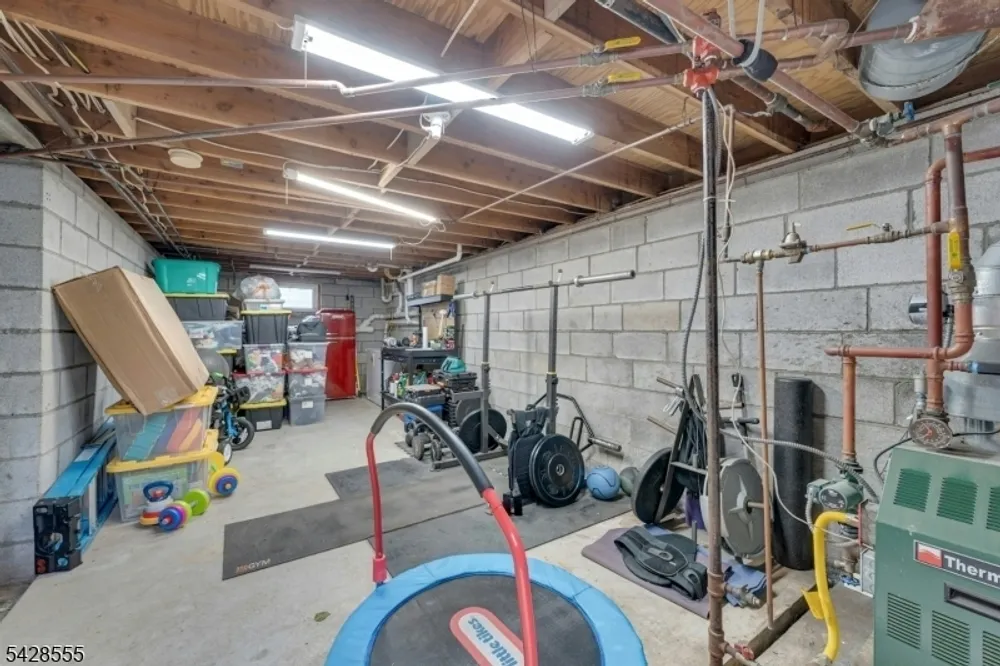 31 Roome St, Lincoln Park, NJ 07035