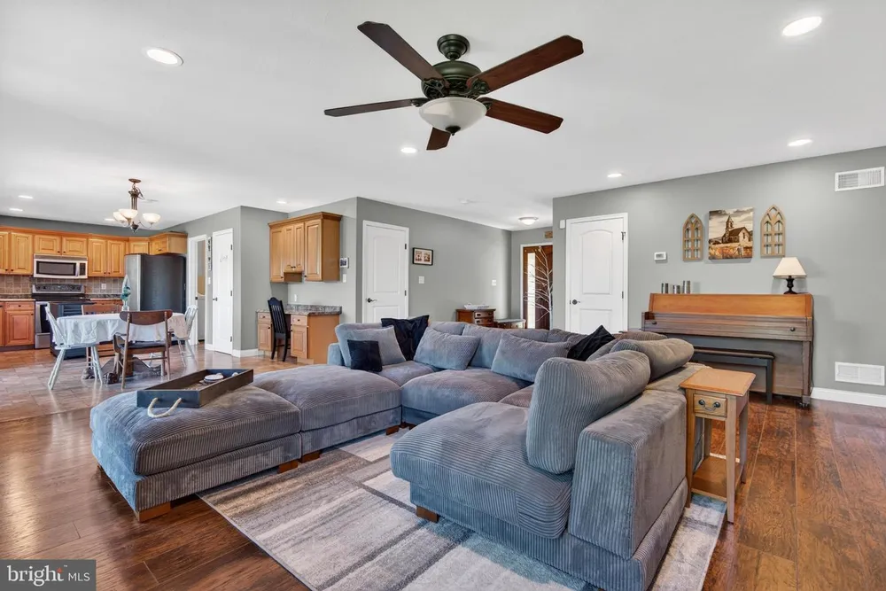 1241 Shadowbrooke Dr, Dover, PA 17315