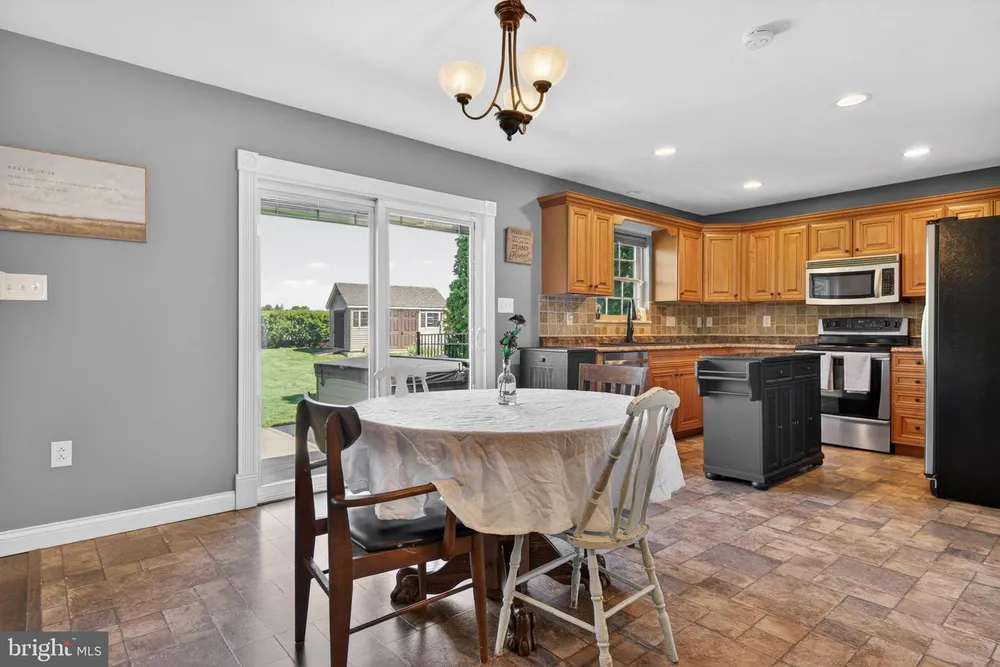 1241 Shadowbrooke Dr, Dover, PA 17315