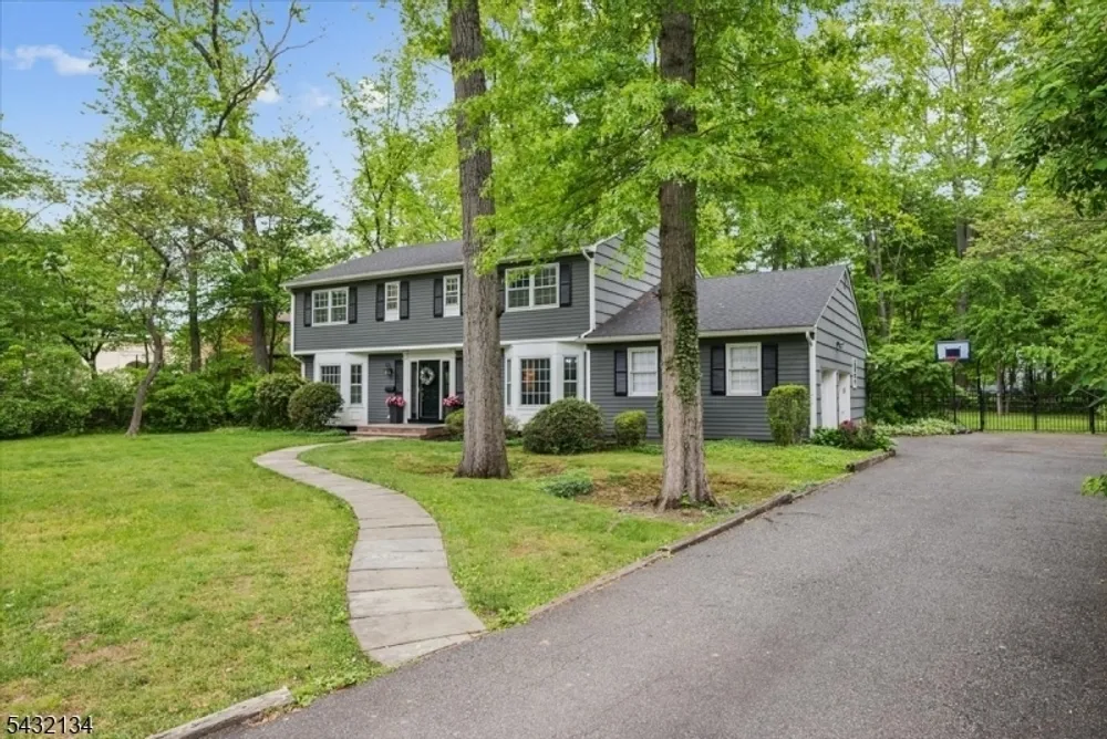 5 Blanchet Ct, Florham Park, NJ 07932