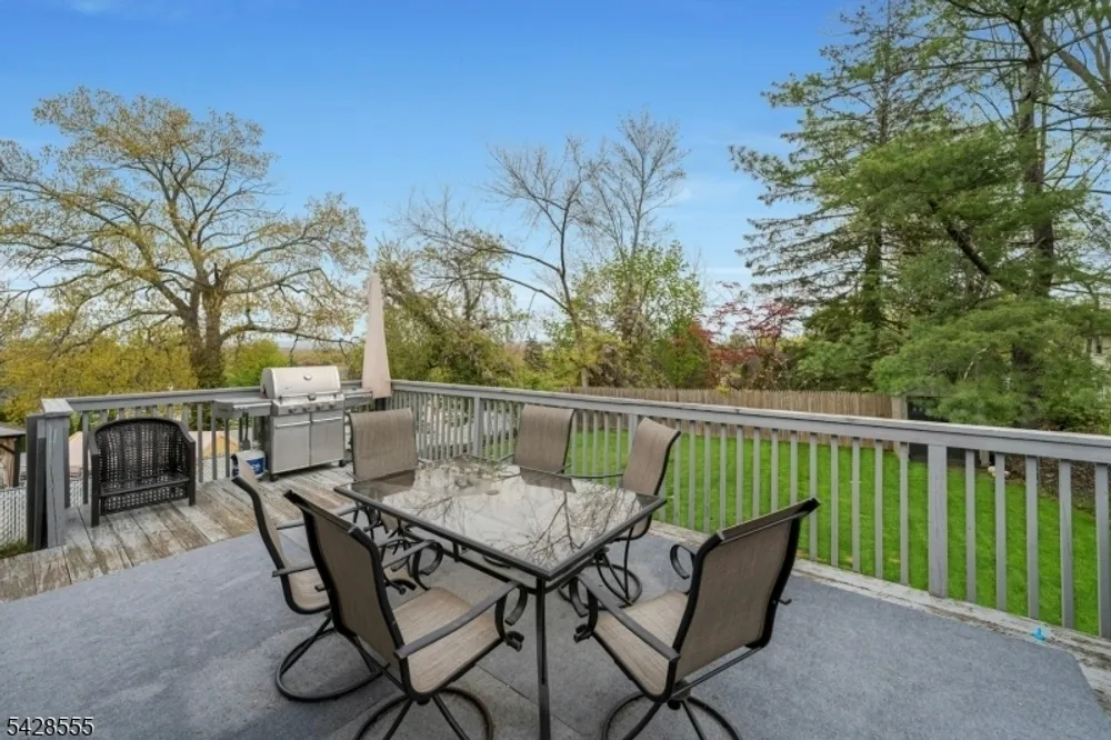 31 Roome St, Lincoln Park, NJ 07035