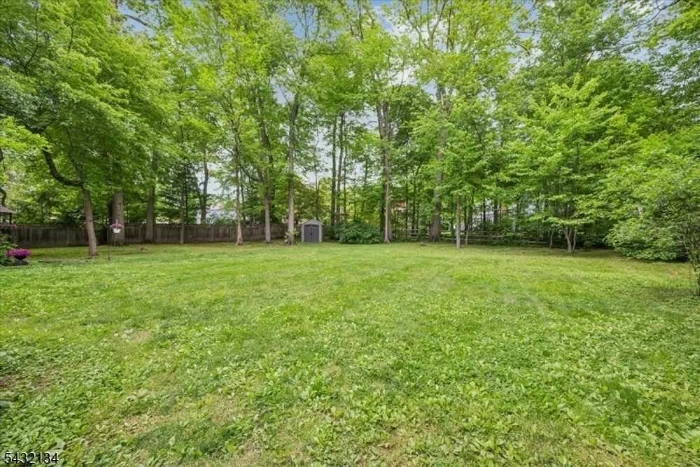 5 Blanchet Ct, Florham Park, NJ 07932