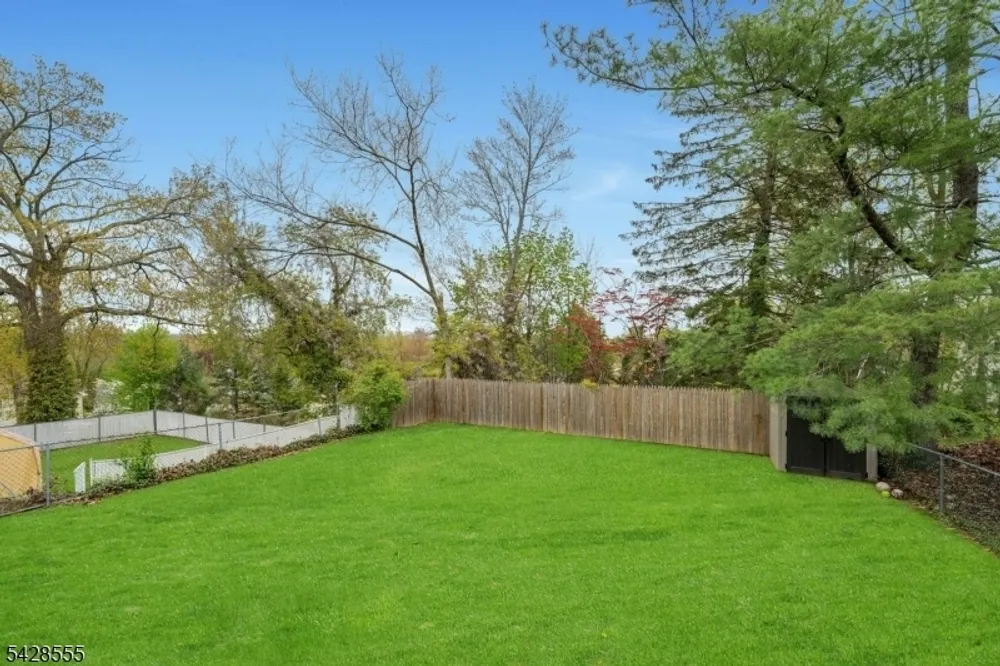 31 Roome St, Lincoln Park, NJ 07035