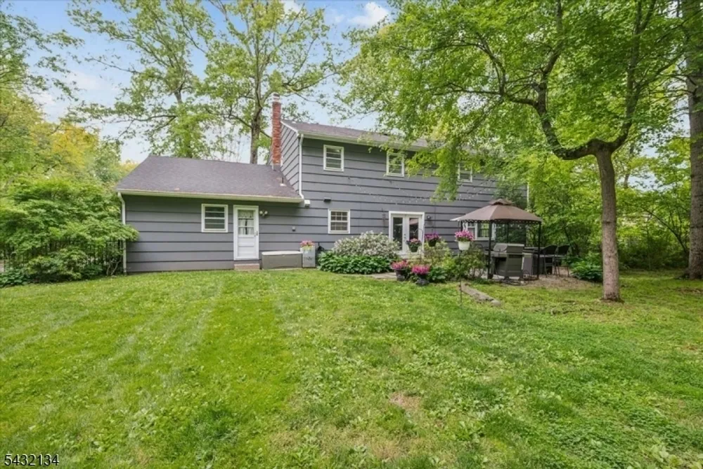 5 Blanchet Ct, Florham Park, NJ 07932