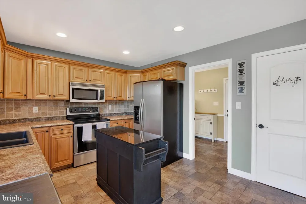 1241 Shadowbrooke Dr, Dover, PA 17315