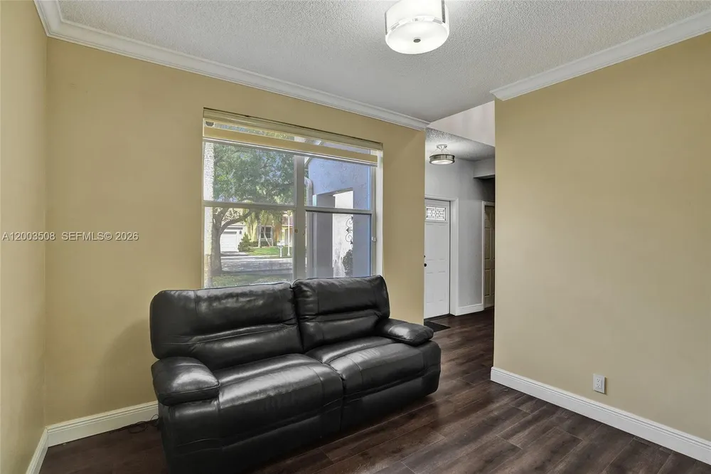636 Sand Creek Cir, Weston, FL 33327