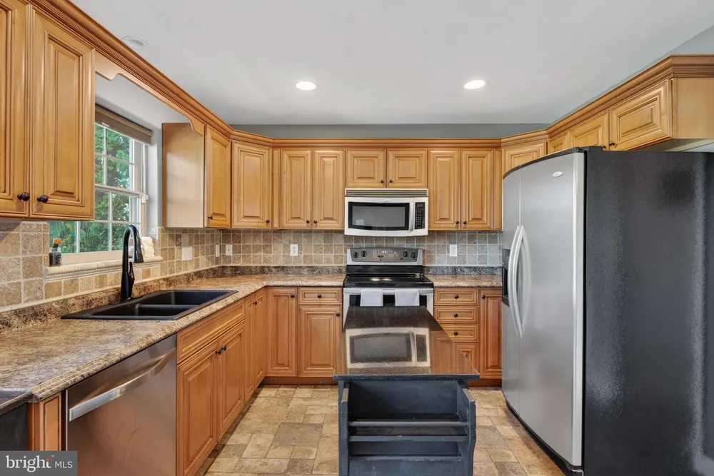 1241 Shadowbrooke Dr, Dover, PA 17315