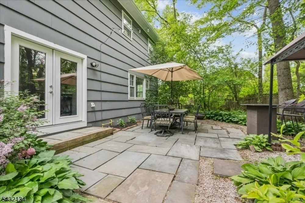 5 Blanchet Ct, Florham Park, NJ 07932