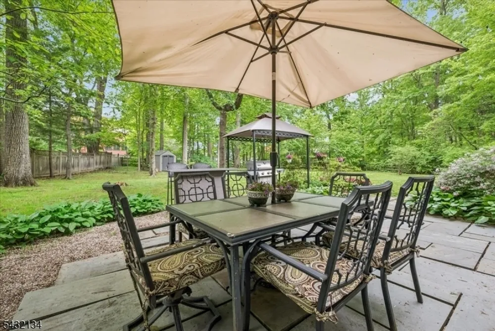5 Blanchet Ct, Florham Park, NJ 07932