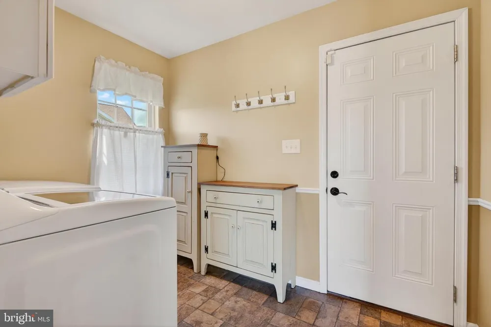 1241 Shadowbrooke Dr, Dover, PA 17315