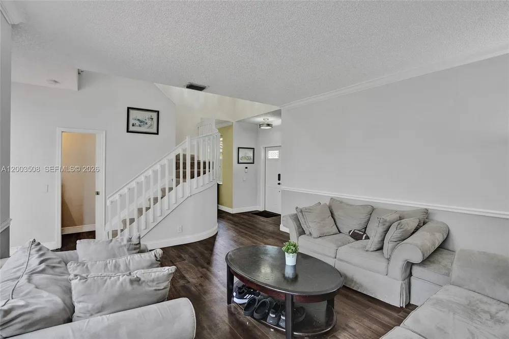 636 Sand Creek Cir, Weston, FL 33327