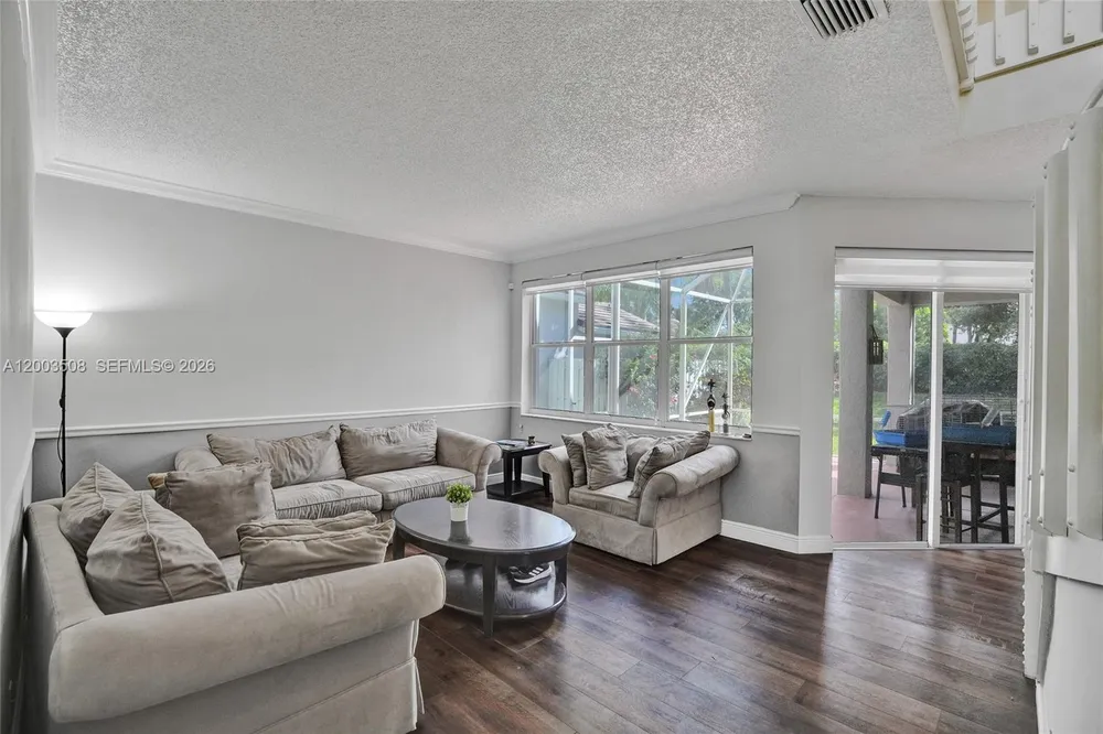 636 Sand Creek Cir, Weston, FL 33327