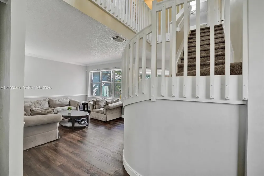 636 Sand Creek Cir, Weston, FL 33327