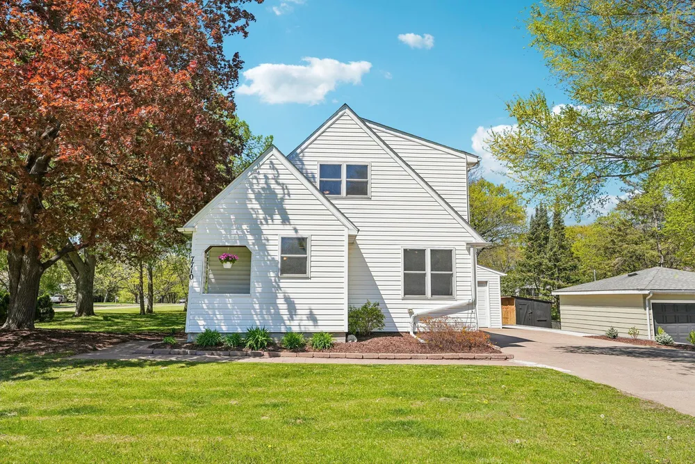 7710 Groveland Rd, Mounds View, MN 55112