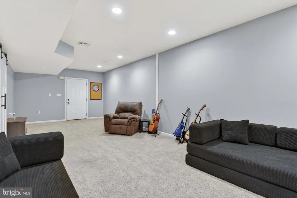 1241 Shadowbrooke Dr, Dover, PA 17315