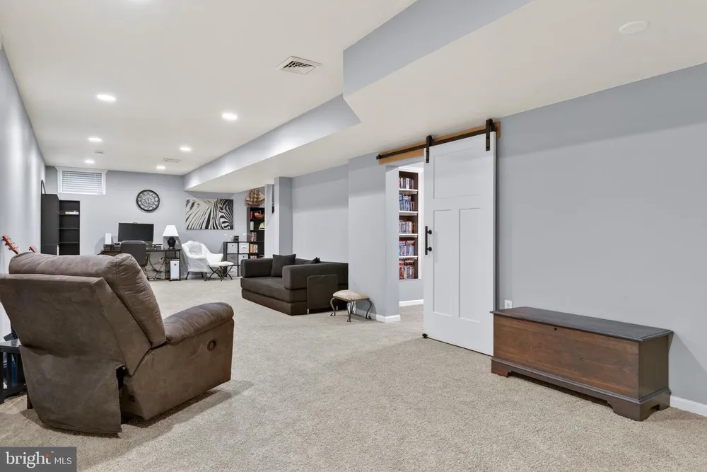 1241 Shadowbrooke Dr, Dover, PA 17315