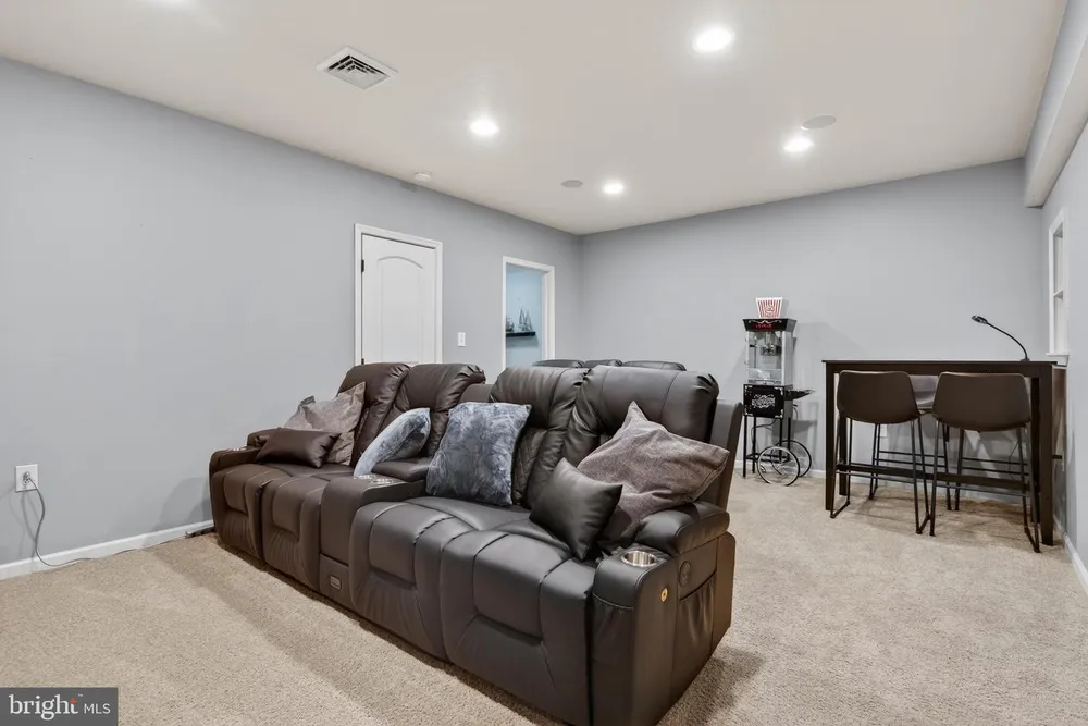 1241 Shadowbrooke Dr, Dover, PA 17315
