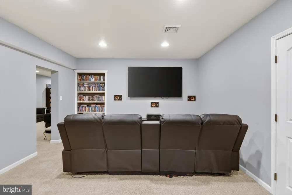 1241 Shadowbrooke Dr, Dover, PA 17315