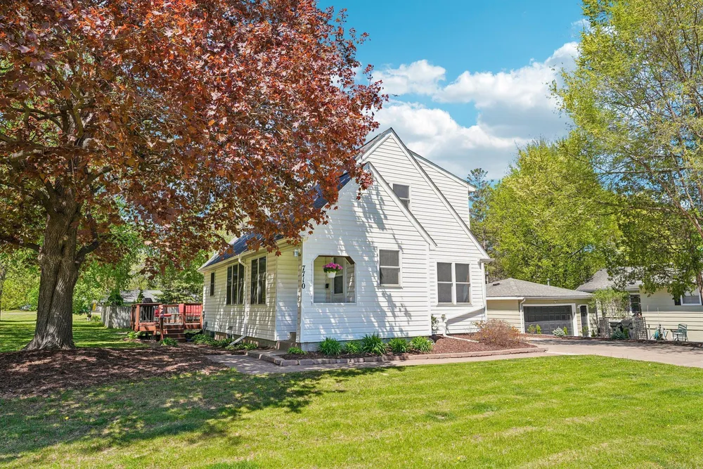 7710 Groveland Rd, Mounds View, MN 55112