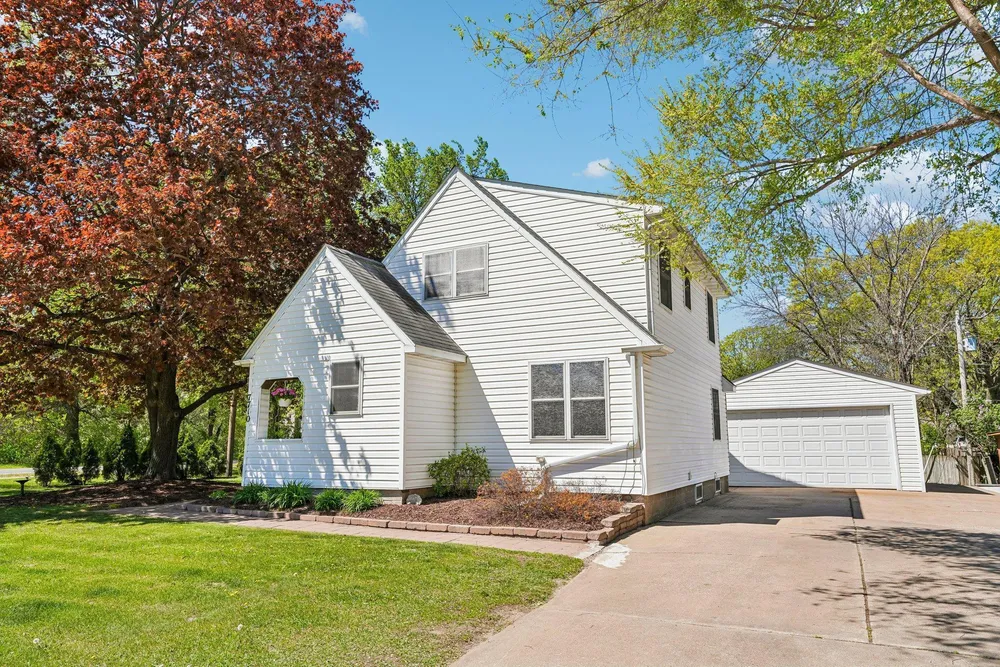 7710 Groveland Rd, Mounds View, MN 55112