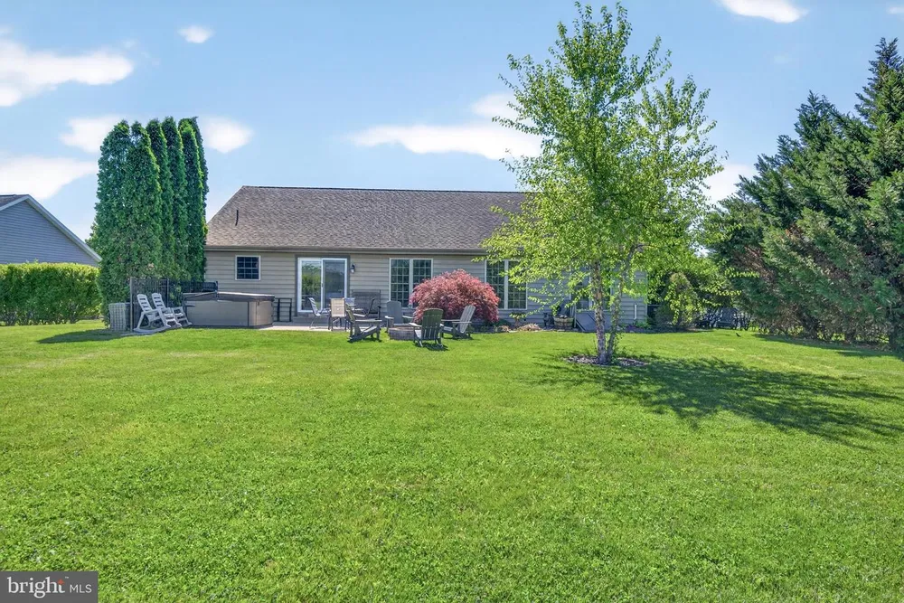 1241 Shadowbrooke Dr, Dover, PA 17315