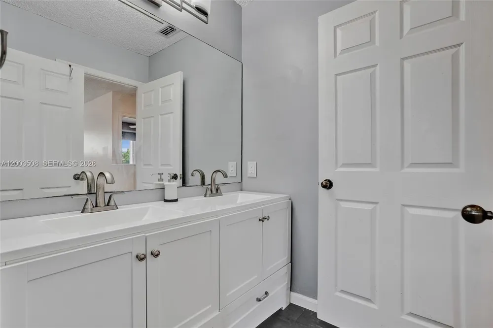 636 Sand Creek Cir, Weston, FL 33327