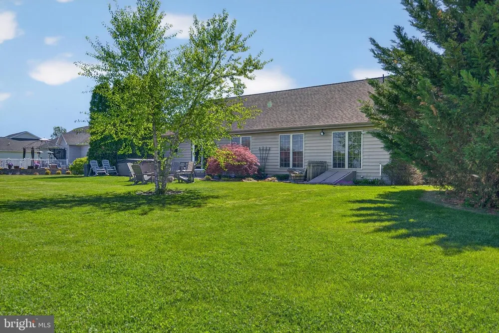 1241 Shadowbrooke Dr, Dover, PA 17315