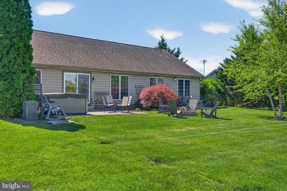 1241 Shadowbrooke Dr, Dover, PA 17315