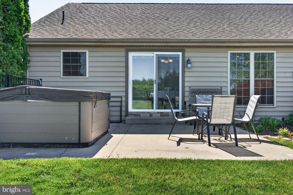 1241 Shadowbrooke Dr, Dover, PA 17315