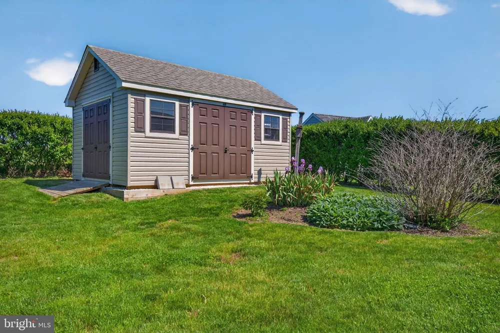 1241 Shadowbrooke Dr, Dover, PA 17315