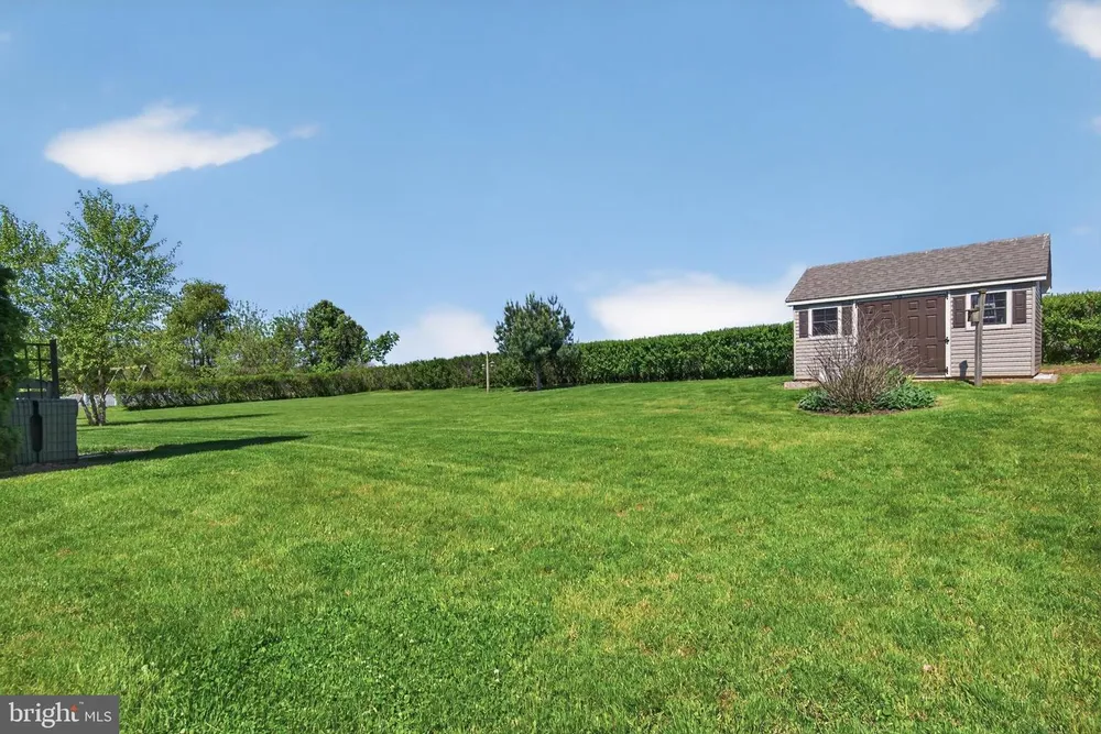 1241 Shadowbrooke Dr, Dover, PA 17315