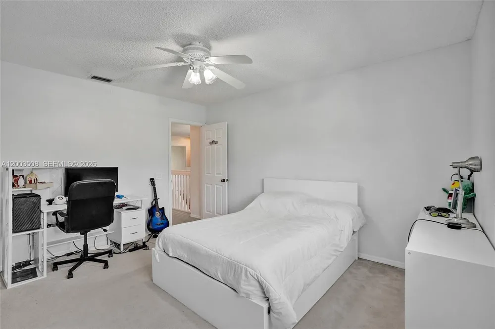 636 Sand Creek Cir, Weston, FL 33327