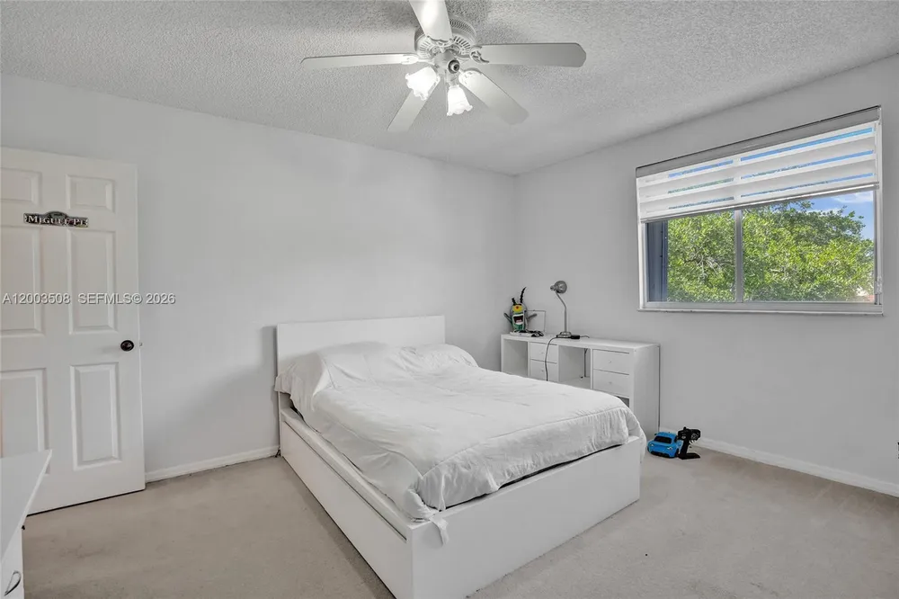 636 Sand Creek Cir, Weston, FL 33327