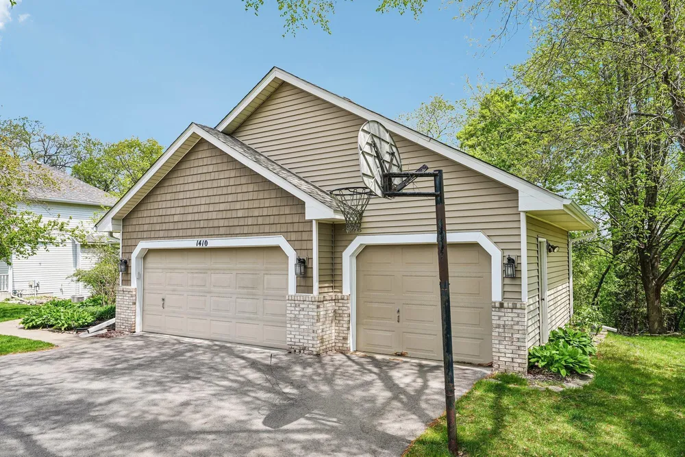 1410 Appaloosa Trail, Eagan, MN 55122