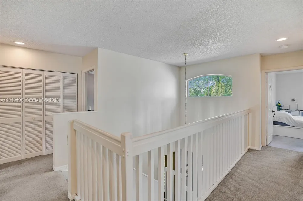 636 Sand Creek Cir, Weston, FL 33327
